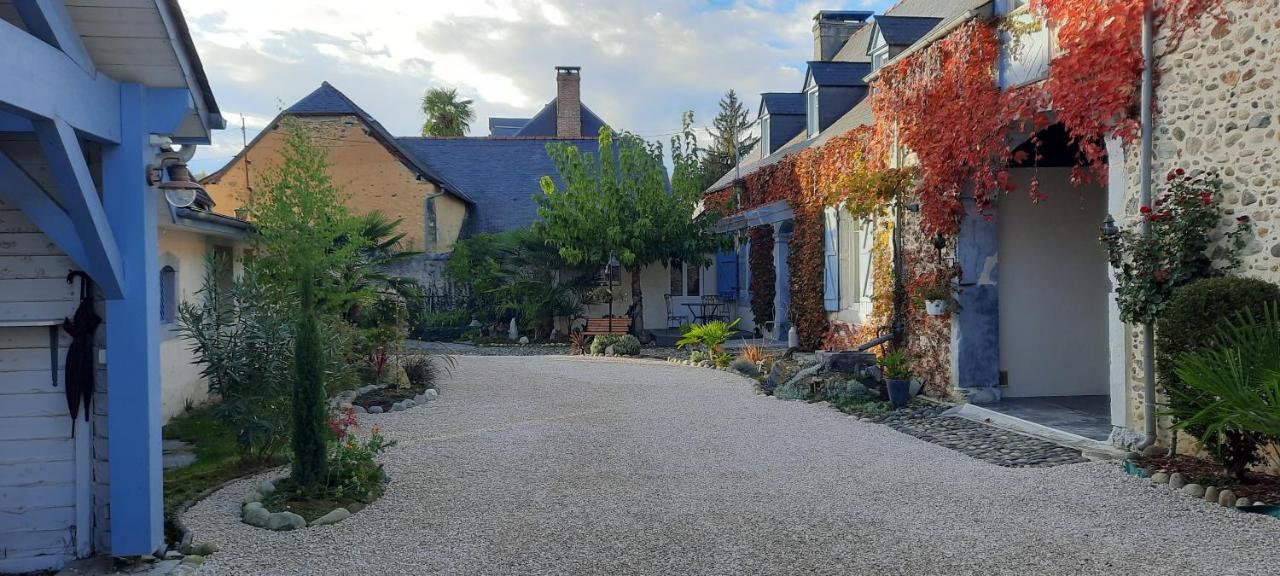La Ferme Aux Fleurs Acomodação com café da manhã Ossun Exterior foto